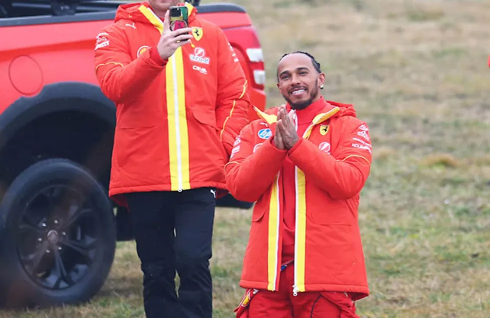 Ο Χάμιλτον τράκαρε τη Ferrari του 2023 στη Βαρκελώνη!