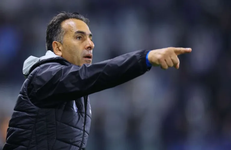 Ξέρει καλά τον δρόμο ο Σωφρόνης (ετοιμάζει βαλίτσες ο Κολ)