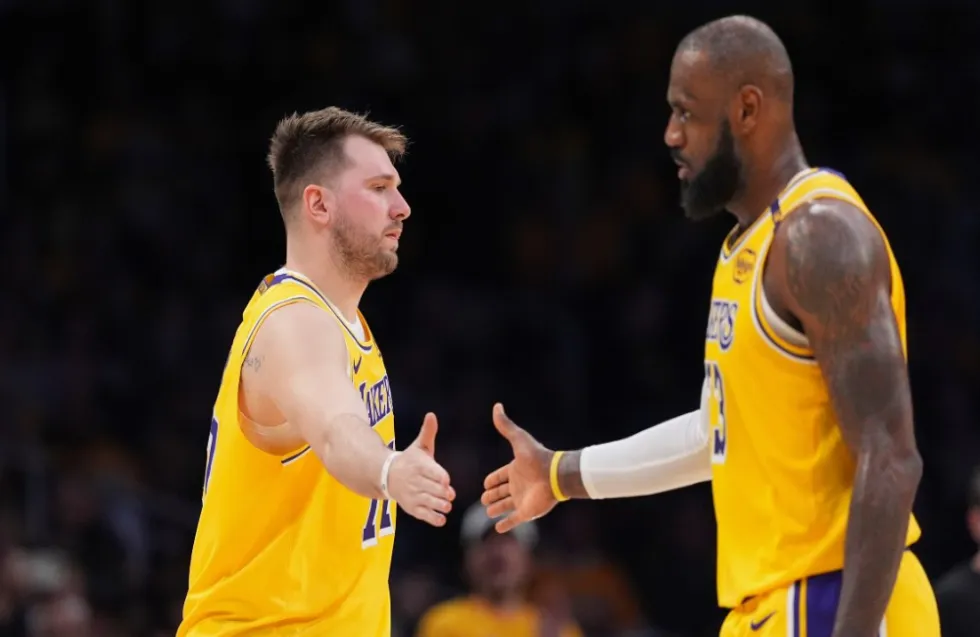 Περίπατος των Λέικερς στο ντεμπούτο του Ντόντσιτς