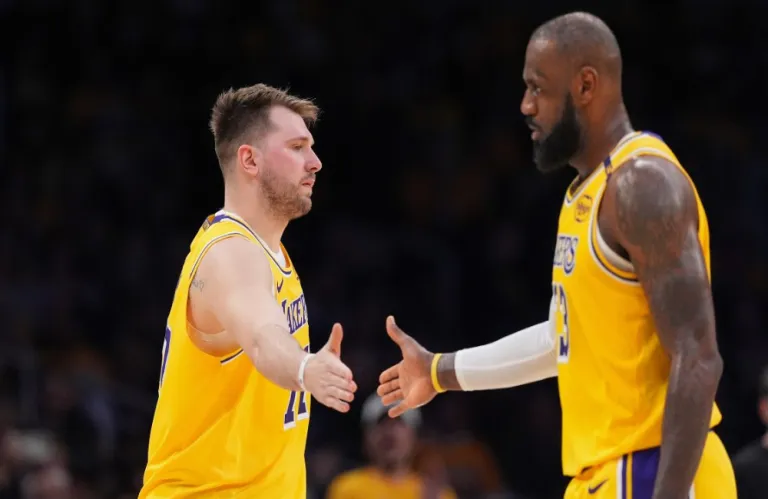 Περίπατος των Λέικερς στο ντεμπούτο του Ντόντσιτς