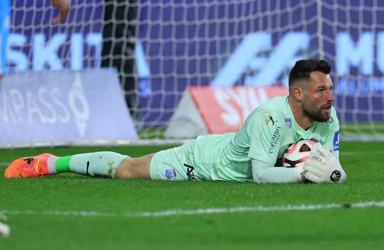 Ο Κουν βάζει δύσκολα στον Σωφρόνη 