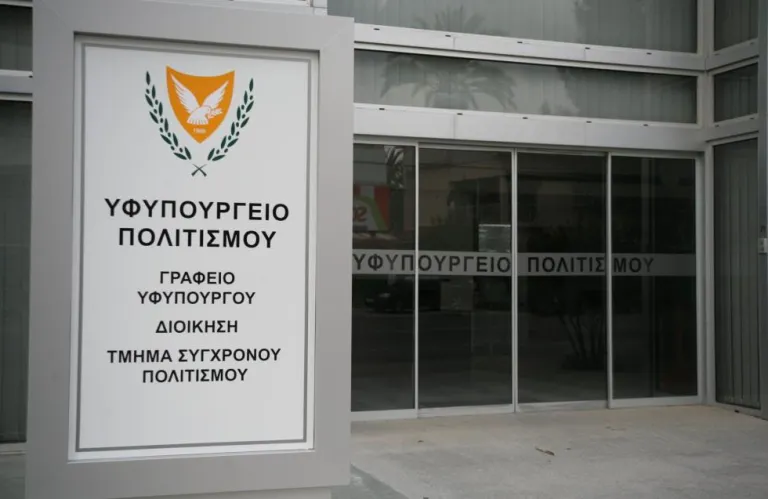 Απαντά στο Versus το υφ. Πολιτισμού για «Θυμέλη» - Ανήγγειλε χαρτογράφηση αναγκών μέσω ποιοτικών ερευνών 