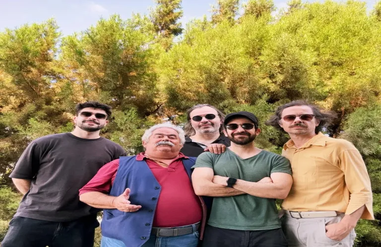 Terlikkas x Fuzz Bus στον Φέγγαρο | Είναι «έξω που τα νερά μας»;