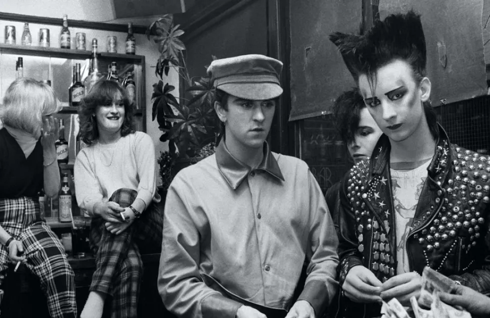 «Δε μπαίνεις εάν είσαι συνηθισμένος»: Η ιστορία του κλαμπ Blitz των 80s (βίντεο)