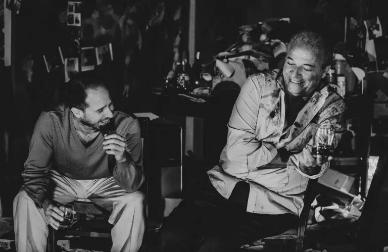 «Η Τελευταία Συνεδρία του Φρόιντ» | Πρεμιέρα αυτό το Σάββατο με το φυσικό φως του ήλιου