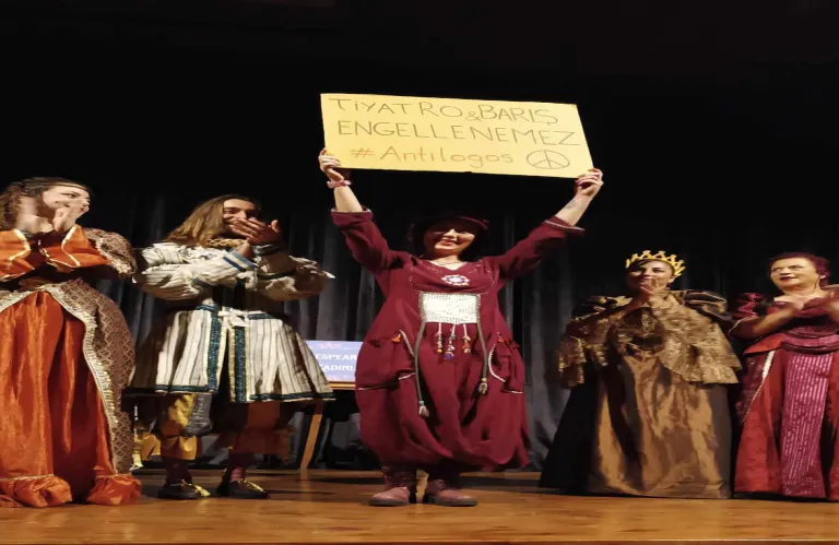 Ο ευρωβουλευτής Κιζίλγιουρεκ καταδικάζει την απαγόρευση του θεατρικού έργου «Η Μάνα του» στην Κερύνεια