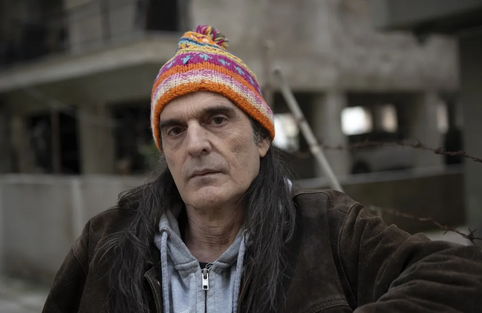 Πέθανε ο Γιώργος Τόλιος, ντράμερ του θρυλικού συγκροτήματος «Τρύπες»