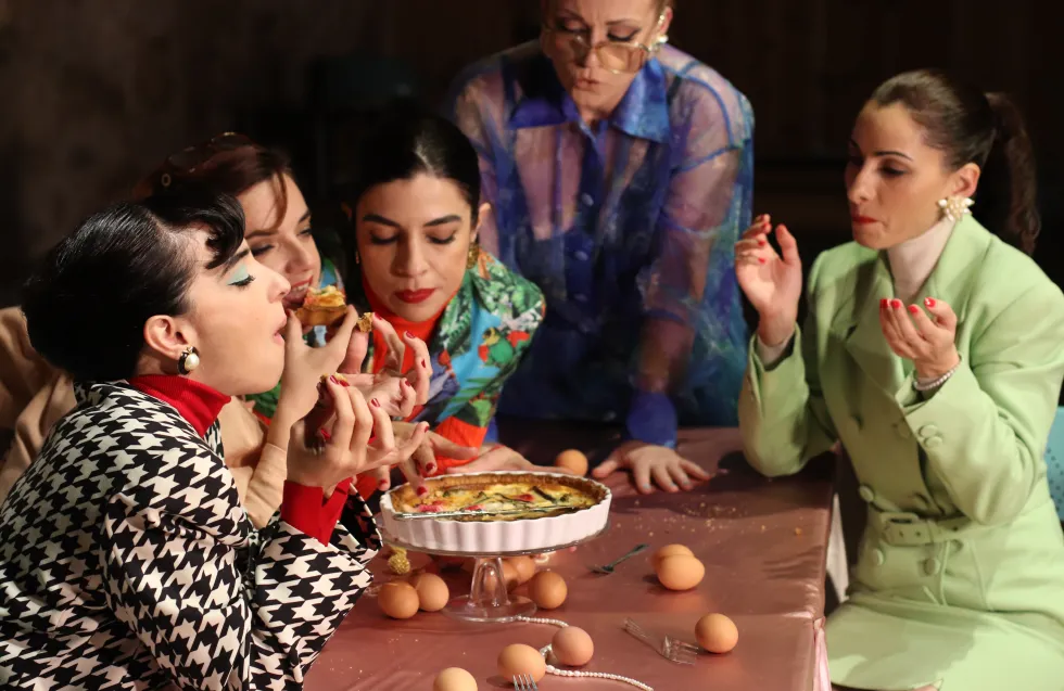 «5 Lesbians Eating a Quiche» για τρεις παραστάσεις στη Λευκωσία
