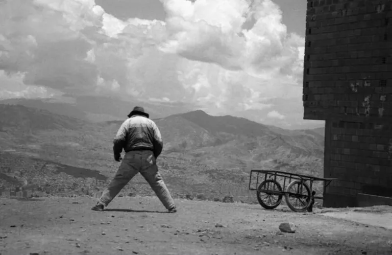 «A Series of Glances» | Λεύκωμα φωτογραφιών από τον κιθαρίστα των Police