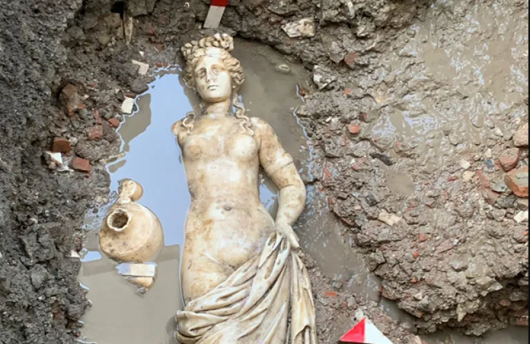 Βρέθηκε άγαλμα νύμφης μετά από ανασκαφές στην Τουρκία