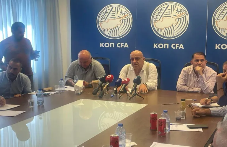 Κούμας: «Θα παραμείνουμε στα δικά μας αυστηρά μέτρα, δεν θέλουμε να κλείσουμε το ποδόσφαιρο» (ΒΙΝΤΕΟ) 